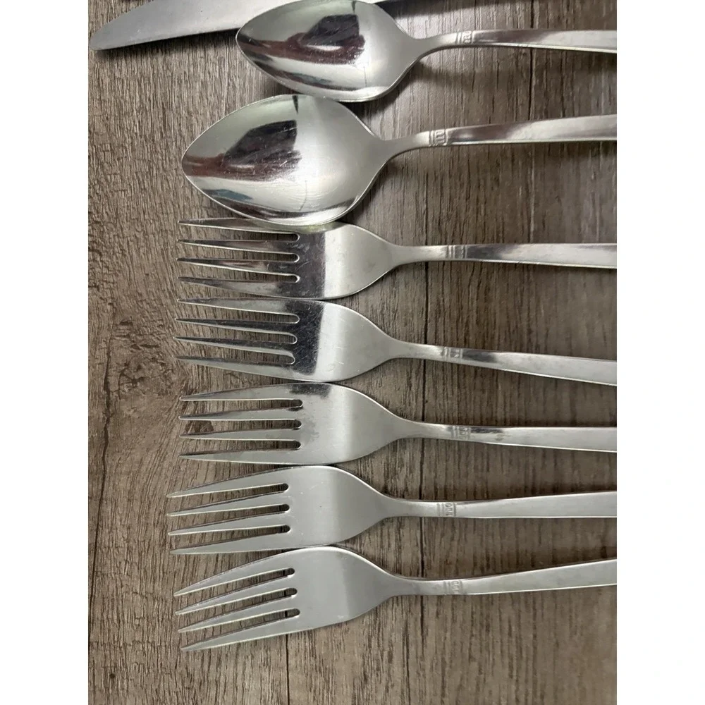 Oneida VINLAND Community Stainless flatware 18pcs Silverware Forks Spoon Knives